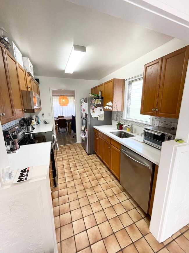 Building Photo - 3 bed, 2 bath w/ 2 parking stalls at Aikahi Gardens!