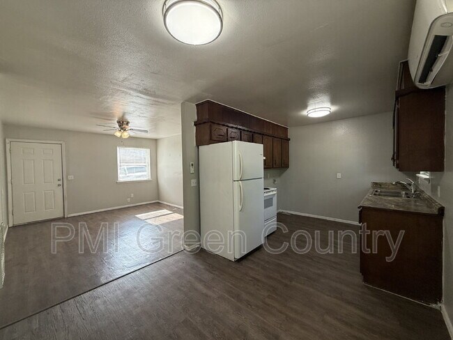 Building Photo - 618 N Fairland Ave