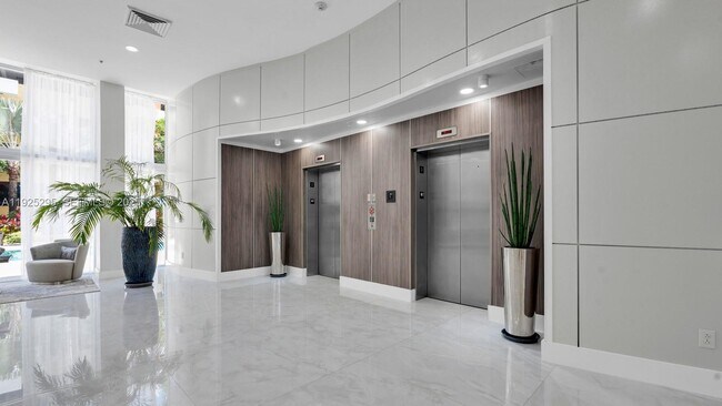 Building Photo - 18800 NE 29th Ave