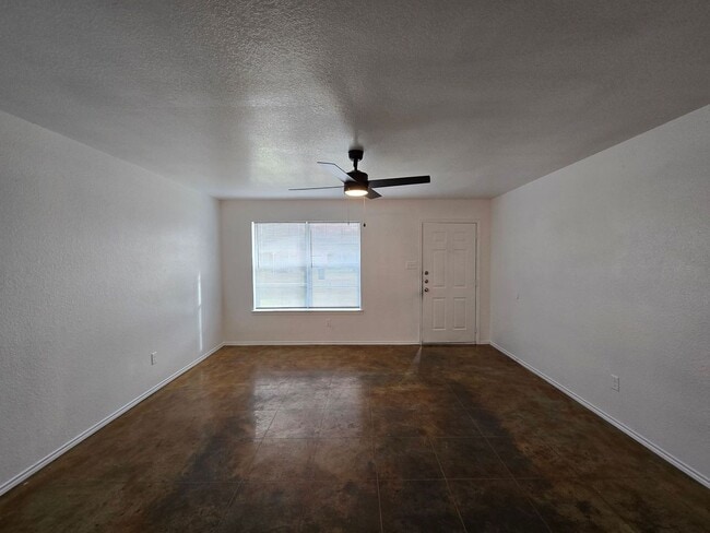 Building Photo - RENT REDUCTION - AVAILABLE NOW!