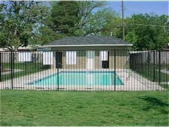 Building Photo - Fabulous Location! Pool! Single level! 2 bedroom, 2 bathrooms. New flooring. ADA Unit.
