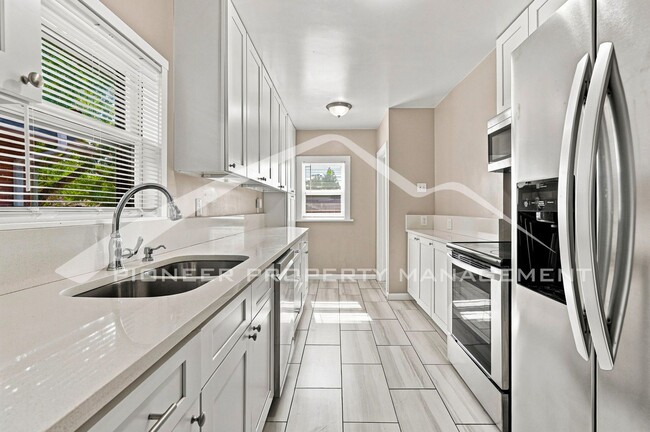 Building Photo - Spacious Home with Central AC and Washer/Dryer