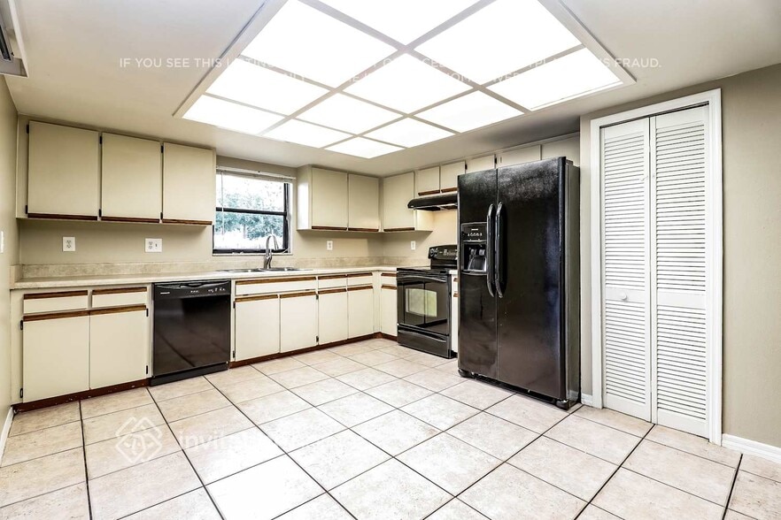 Building Photo - 13003 Madison Ave