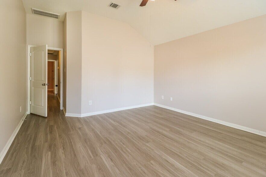 Building Photo - 603 Lake View Dr