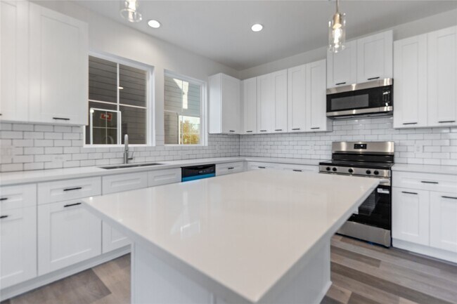 Building Photo - 3703 Nagle St