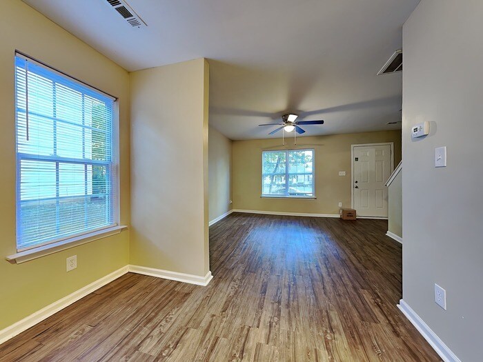 Building Photo - 2312 Juniper Dr