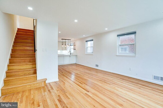 Building Photo - 5513 Chillum Pl NE