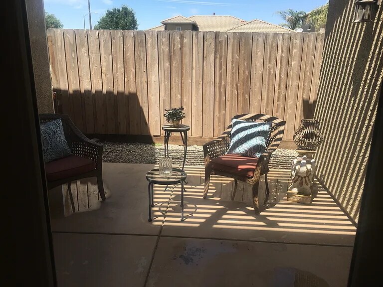 Side Outdoor Seating Area - 1098 Columbus Way