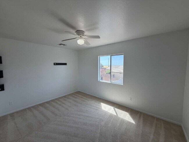 Building Photo - 3907 E Pinto Valley Rd