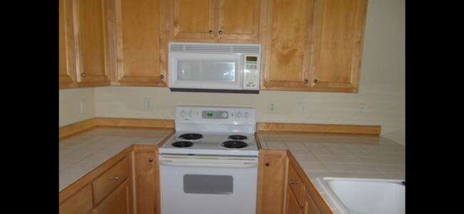 Building Photo - 3205 NW Foxtail Pl