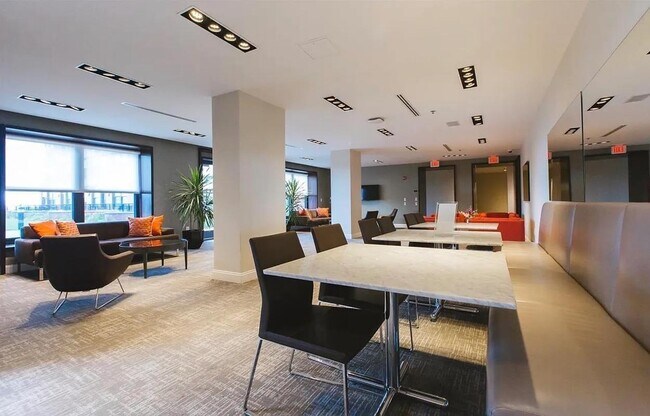 Building Photo - 102 Christopher Columbus Dr