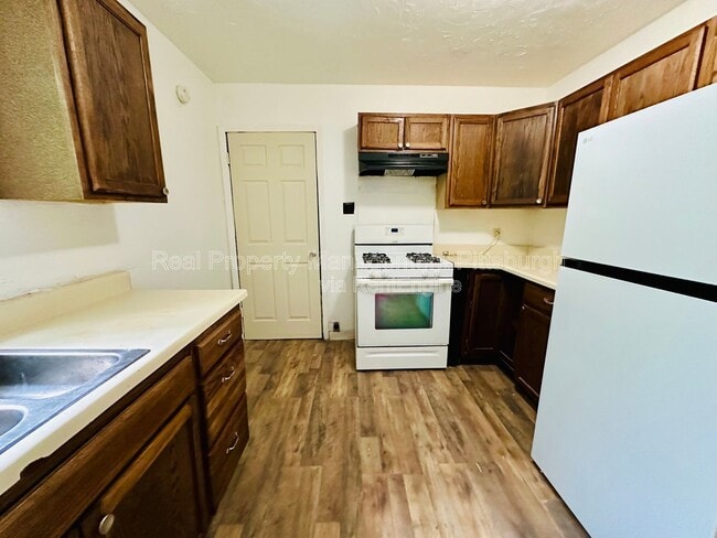 Building Photo - 1721 Scott St