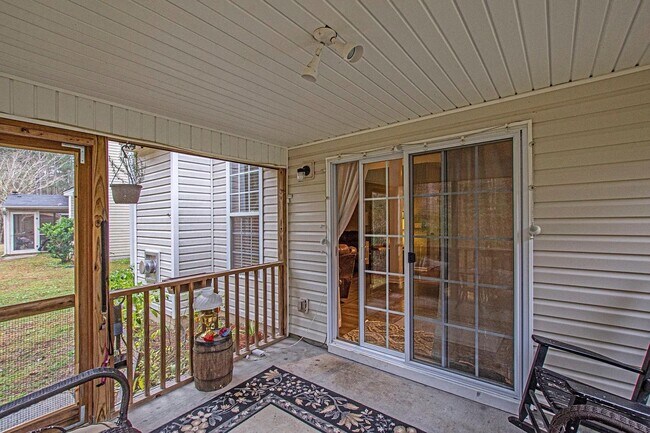 Building Photo - Comfort, Space & Convenience in Summerville
