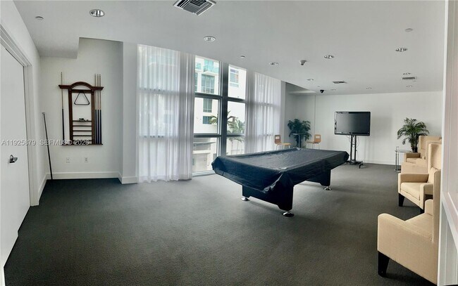 Building Photo - 350 NE 24th St