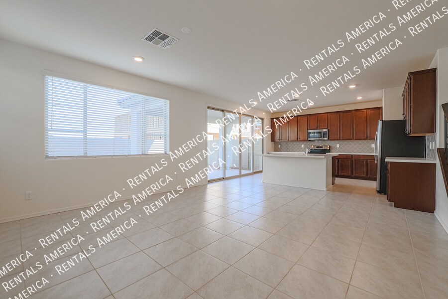 Building Photo - 10036 E Tiburon Ave
