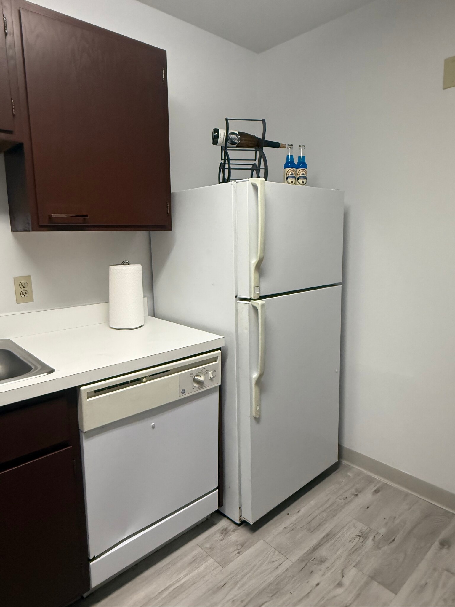 well equipped Kitchen - 1053 Danby Rd