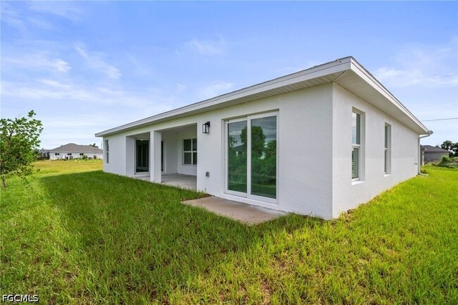Building Photo - 116 NW 23rd Ave