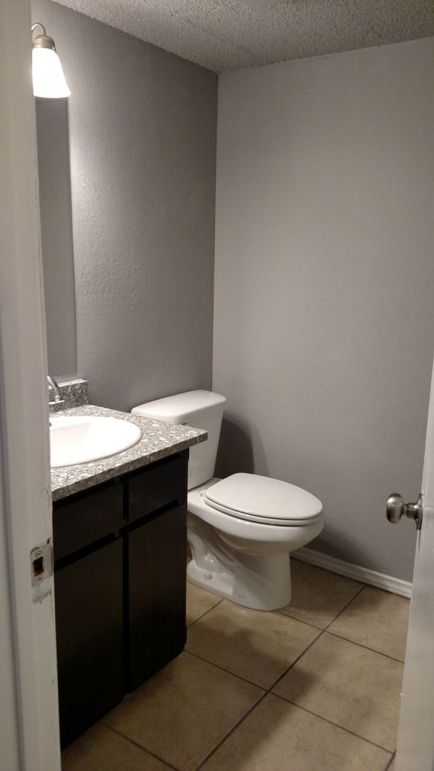 Building Photo - 2017 Paisley Dr