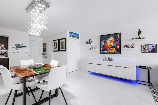 Building Photo - 6917 Collins Ave