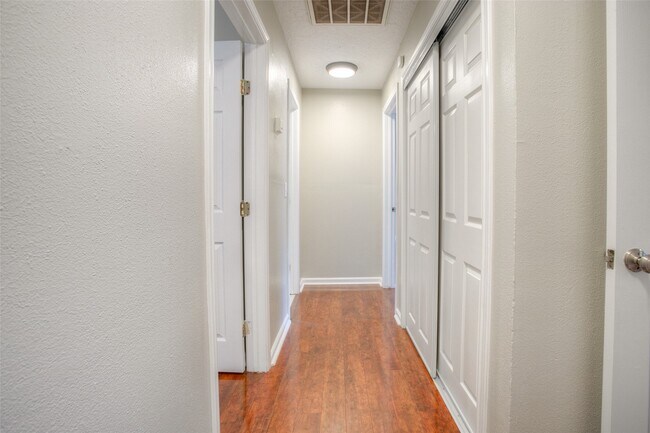 Building Photo - 6016 Teas Nursery Rd