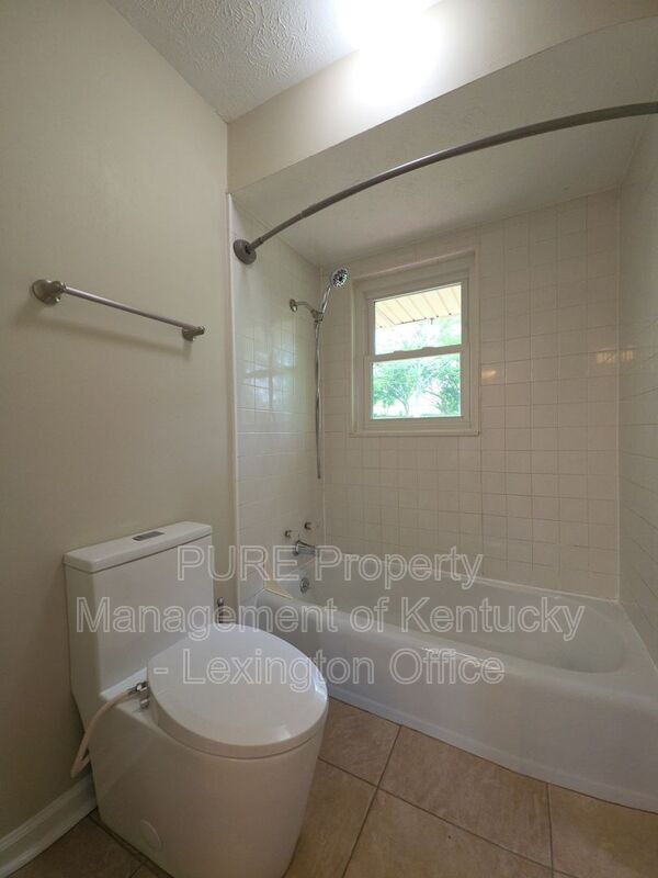 Building Photo - 1123 Gainesway Dr