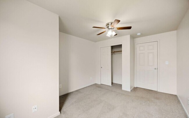 Building Photo - 4036 Village Dr
