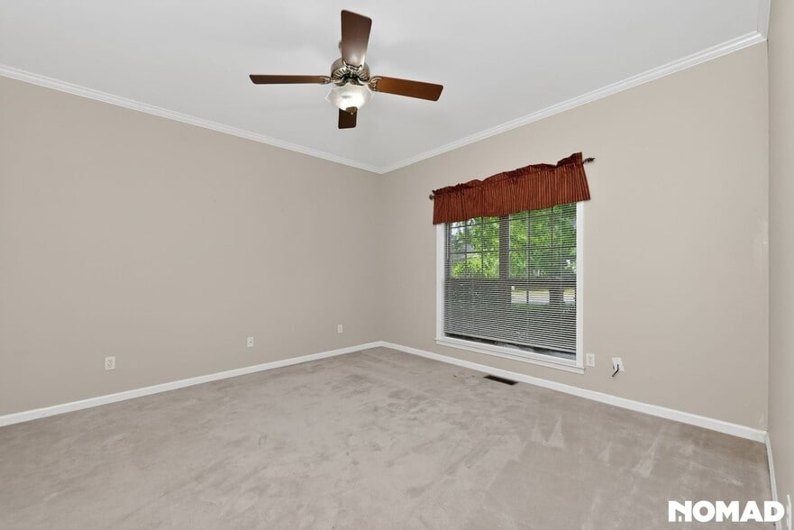 Building Photo - 1219 Loyola Dr