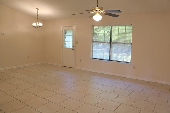 Building Photo - 2031 Casa De Oro St
