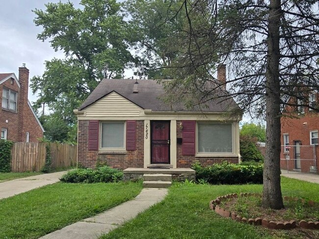 Primary Photo - 17620 Lenore Ave