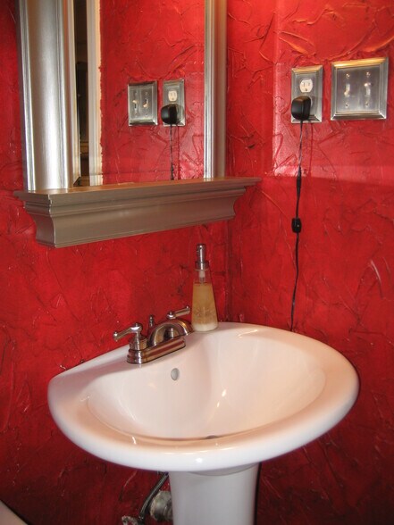 half bath, downstairs - 542 Peabody Sq