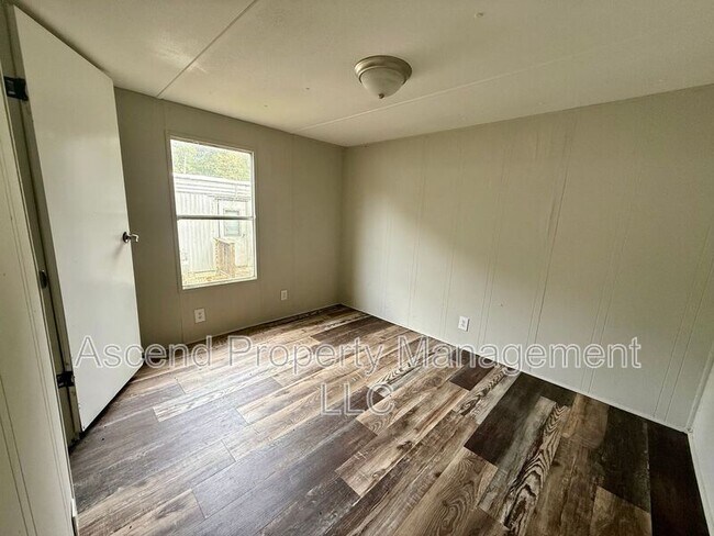 Building Photo - 4875 Rancho Dr