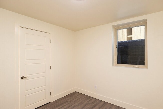 Building Photo - Newly Remodeled 3BR w/ In-Unit W/D, Private Entry & Designer Finishes – Pet Friendly!