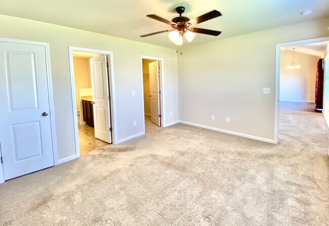 Building Photo - 602 Deertrack Run