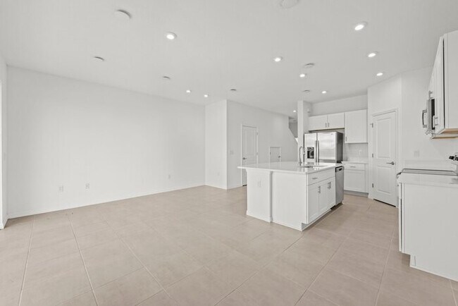 Building Photo - 3 Bedroom and 2.5 Bath Home in Skye Ranch ...