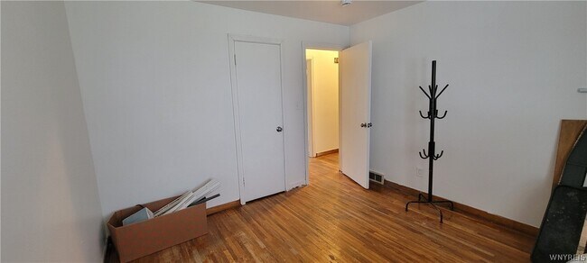 Building Photo - 3563 Sherwood Ave