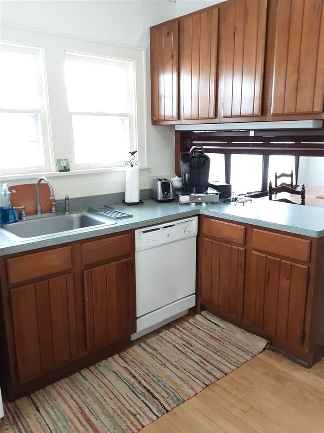 Building Photo - 98 Charlotte St