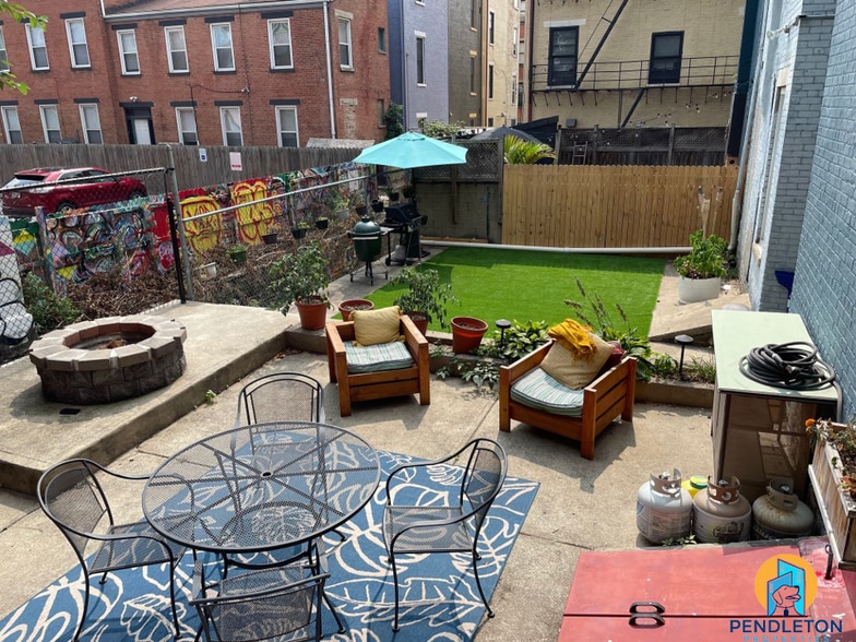 Building Photo - 525 E 13th St