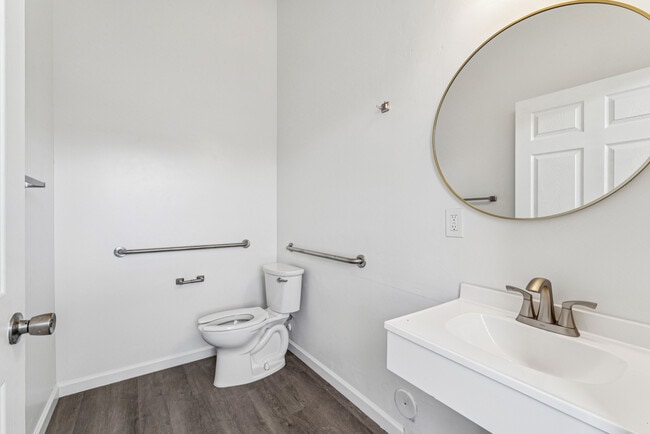 Building Photo - 911 - Office