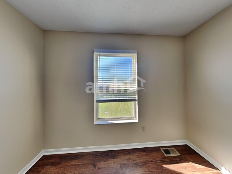 Building Photo - 5143 Christopher Dr