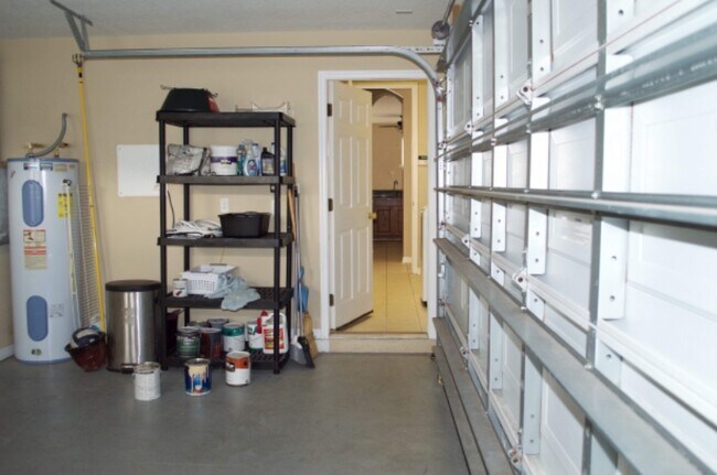 Building Photo - 6220 Hedgesparrows Ln
