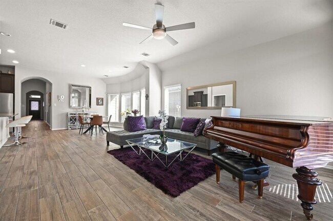 Building Photo - 373 Lacey Oak Lp