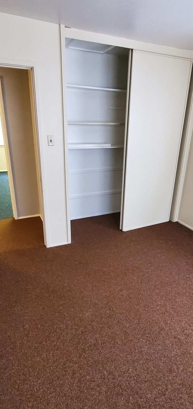 Building Photo - 182 Jacolyn Dr NW