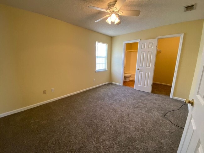 Building Photo - 3037 Ginny Dr