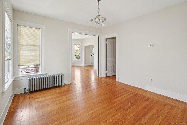 Building Photo - 807 Orange St
