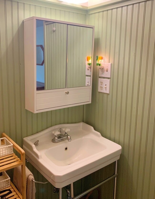 Building Photo - 258 Raccoon Cir