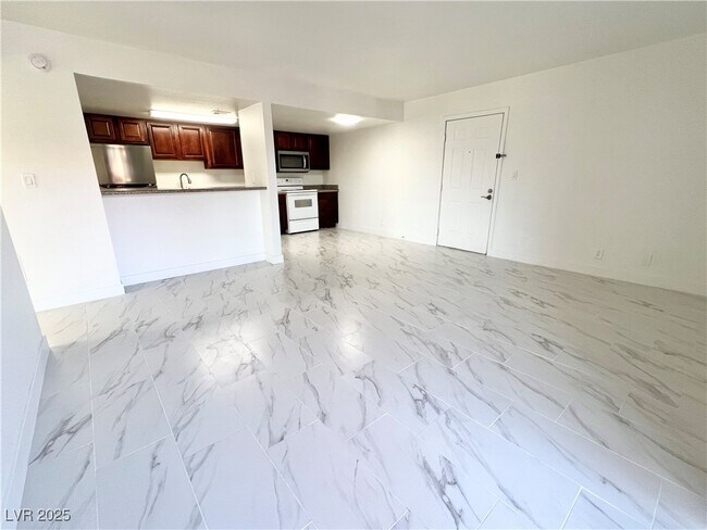 Building Photo - 5161 River Glen Dr