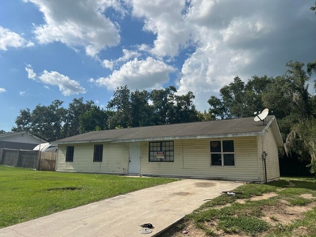Primary Photo - Beautiful 4BR/1BA Dade City Home NO APPLIC...