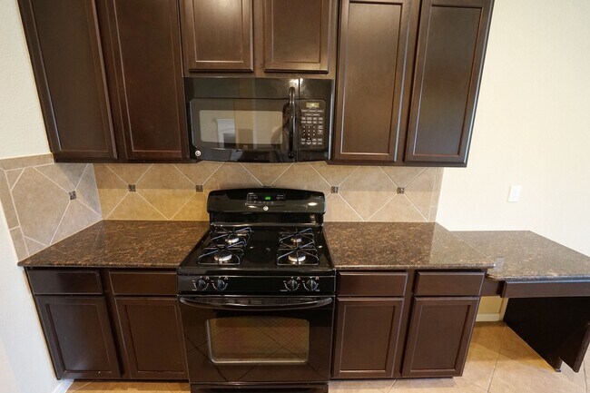 Building Photo - 1067 Cedar Lake Ct