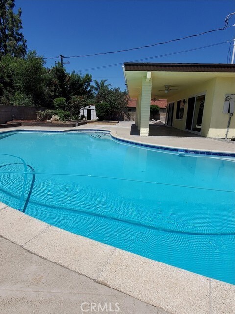 Building Photo - 588 W 17th St