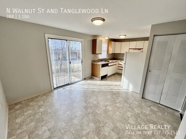 Building Photo - 492 N Walnut St